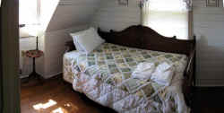 cabin1f.jpg (44333 bytes)