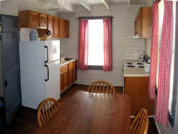 cabin1g.jpg (34566 bytes)