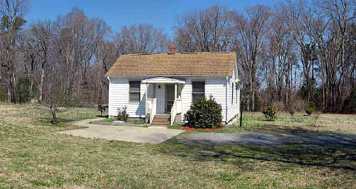 cabin3b.jpg (93201 bytes)