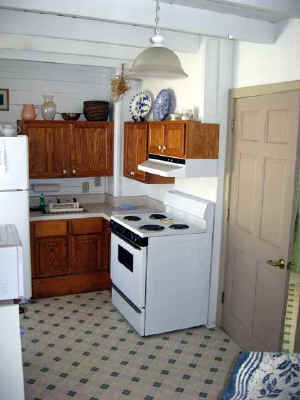 cabin3f.jpg (26905 bytes)